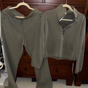 Lululemon brushed sofstreme pants and top size 8 NWT
